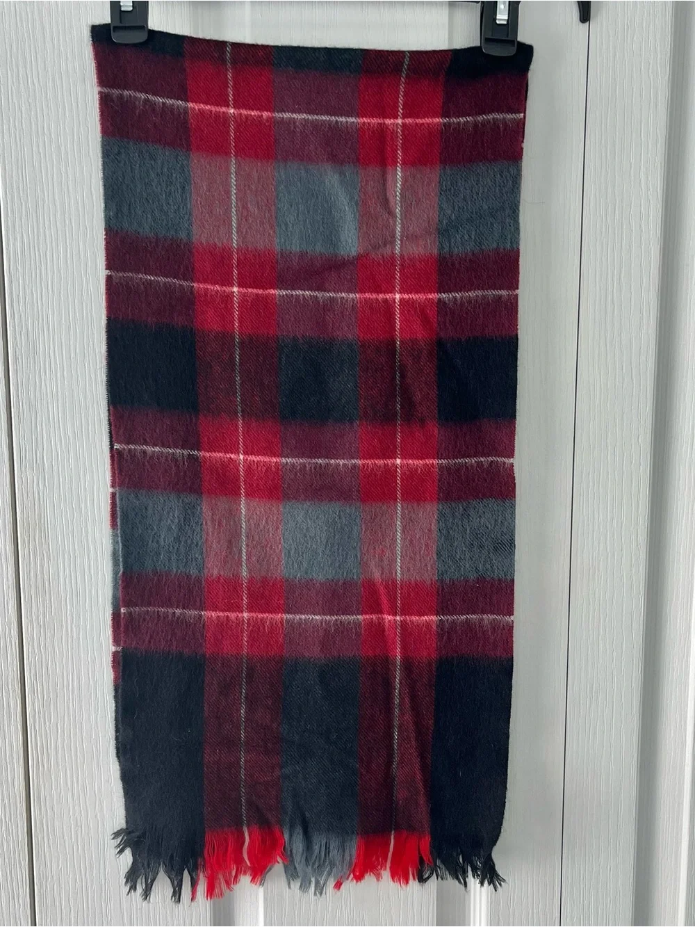 100% Lambswool Plaid Scarf Red, Black, Gray Fringe Made In Uruguay Unisex 51x12”